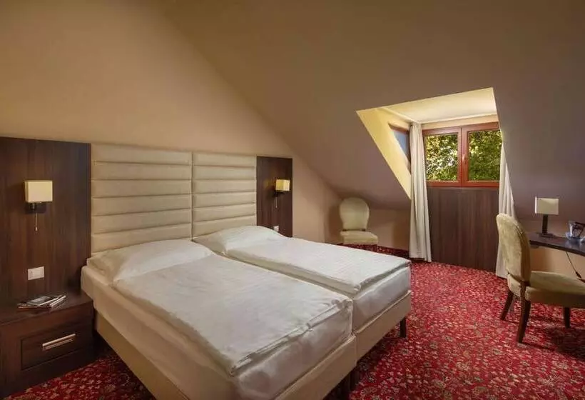 Отель Kristály Imperial