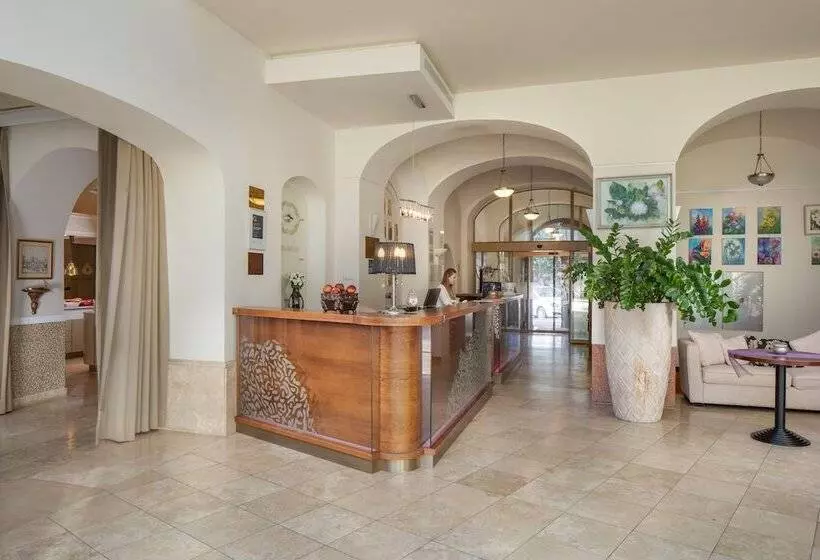 Отель Kristály Imperial