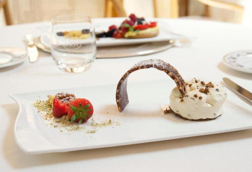 Augustus Hotel & Resort