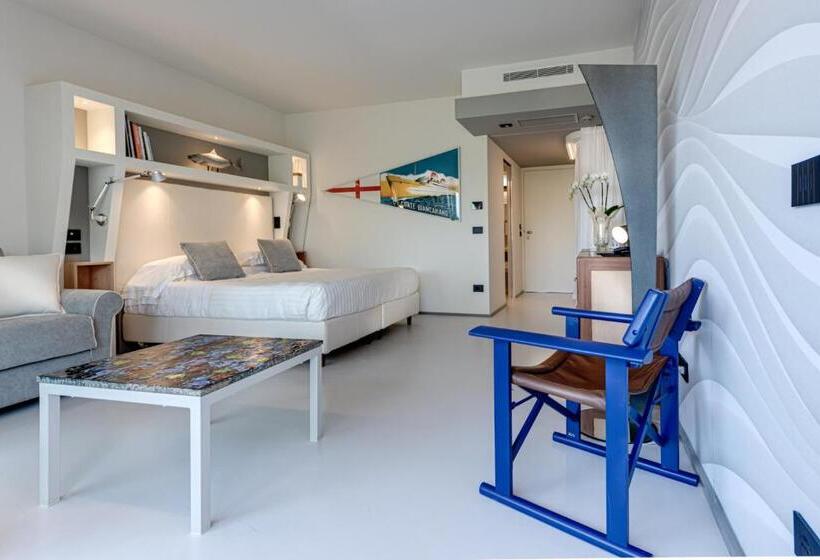 Augustus Hotel & Resort