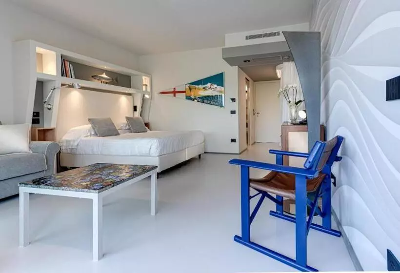 Augustus Hotel & Resort