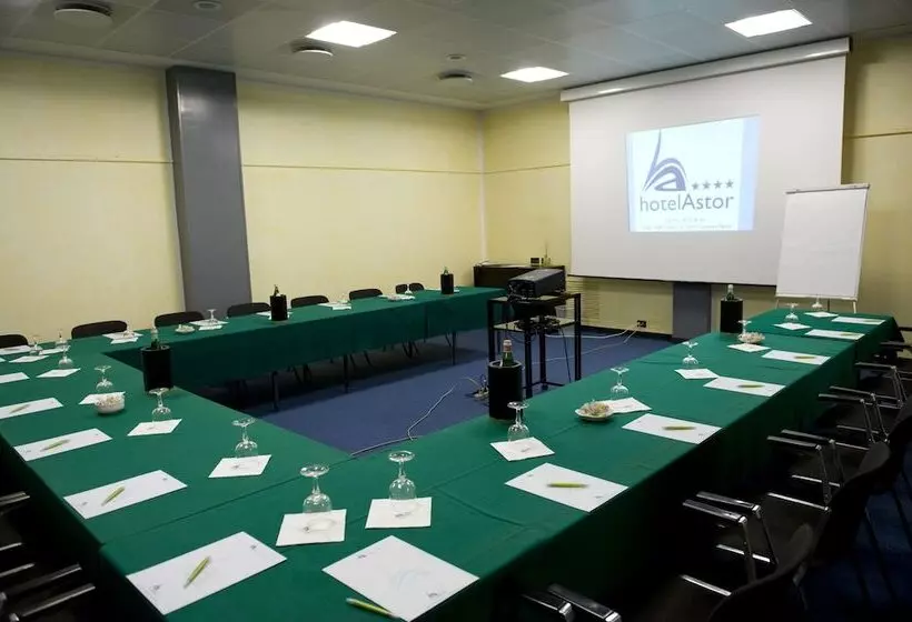 فندق Astor