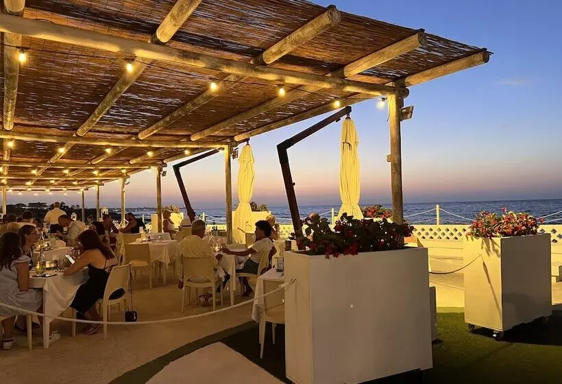 Отель Riva Del Sole