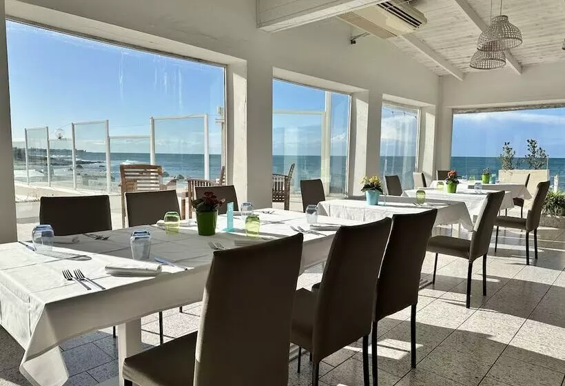 Отель Riva Del Sole