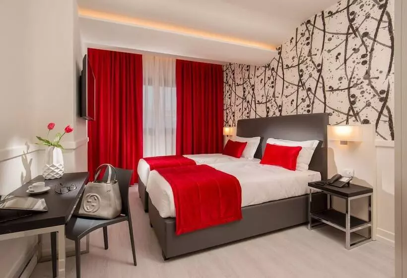 בית מלון כפרי American Palace Eur