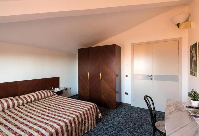 בית מלון כפרי Centrale