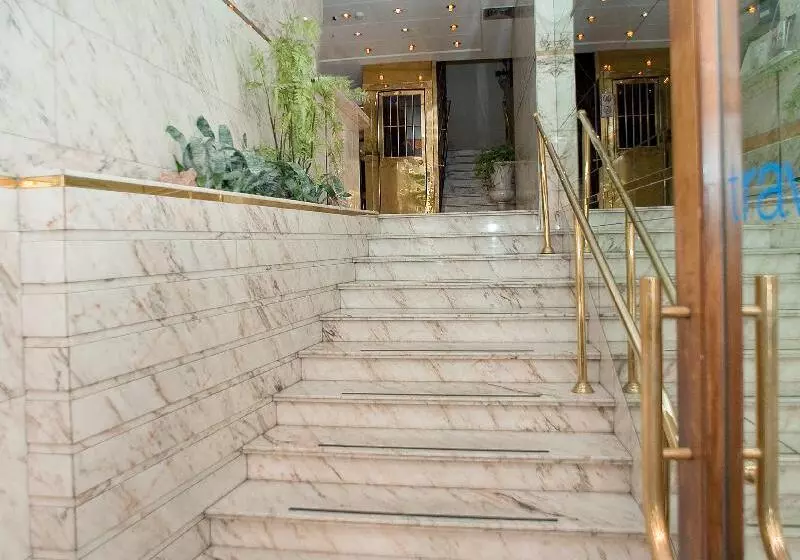 בית מלון כפרי Tritone