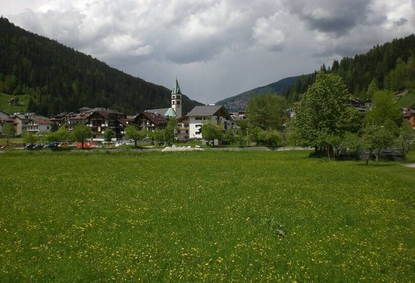 בית מלון כפרי Monaco Sport