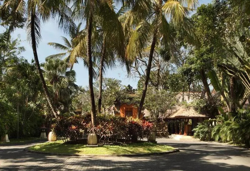 בית מלון כפרי Puri Santrian