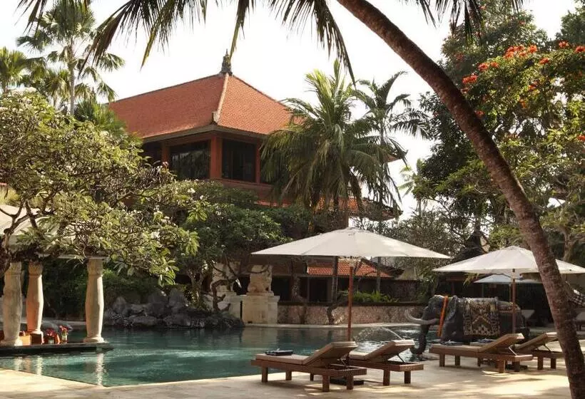 בית מלון כפרי Puri Santrian