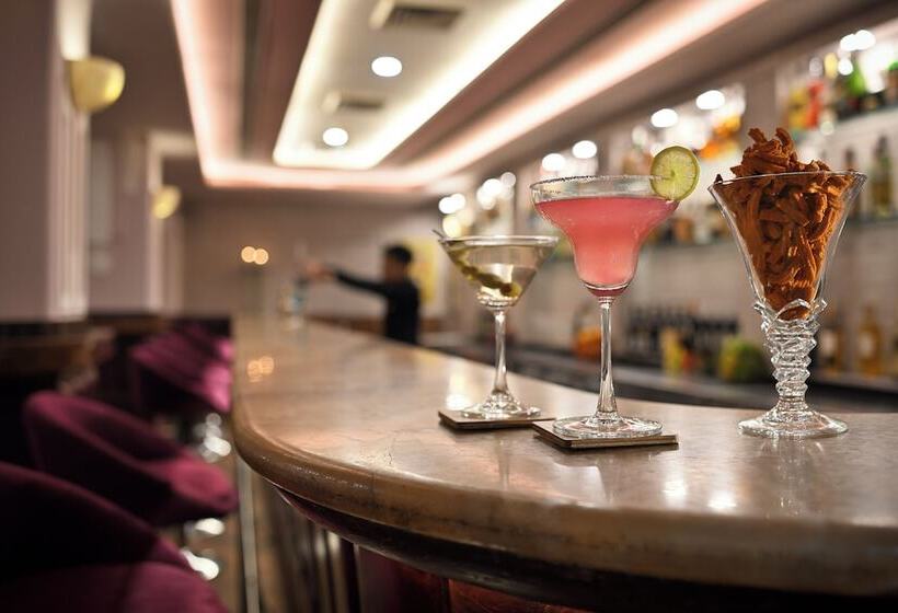 בית מלון כפרי Ambassador, New Delhi   Ihcl Seleqtions