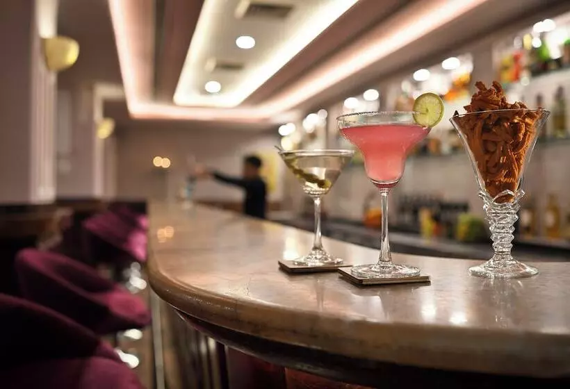 בית מלון כפרי Ambassador, New Delhi   Ihcl Seleqtions