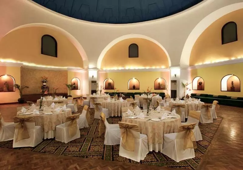 בית מלון כפרי Ambassador, New Delhi   Ihcl Seleqtions