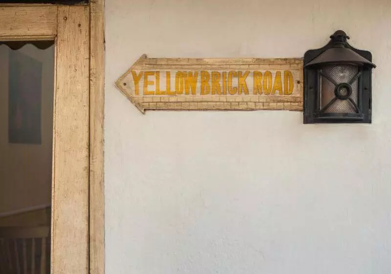 בית מלון כפרי Ambassador, New Delhi   Ihcl Seleqtions