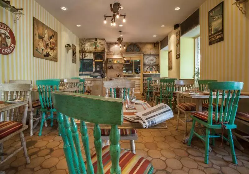 בית מלון כפרי Ambassador, New Delhi   Ihcl Seleqtions