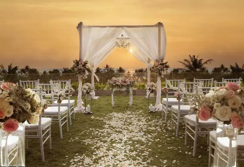 בית מלון כפרי Bali Mandira Beach Resort & Spa