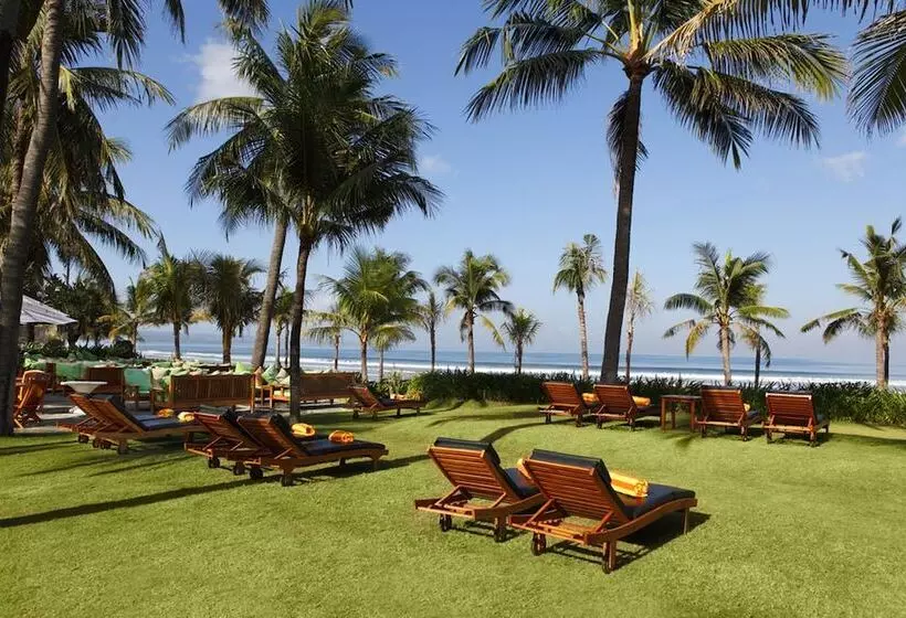 בית מלון כפרי Bali Mandira Beach Resort & Spa