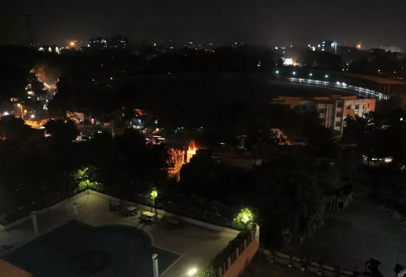 Отель Clarks Avadh