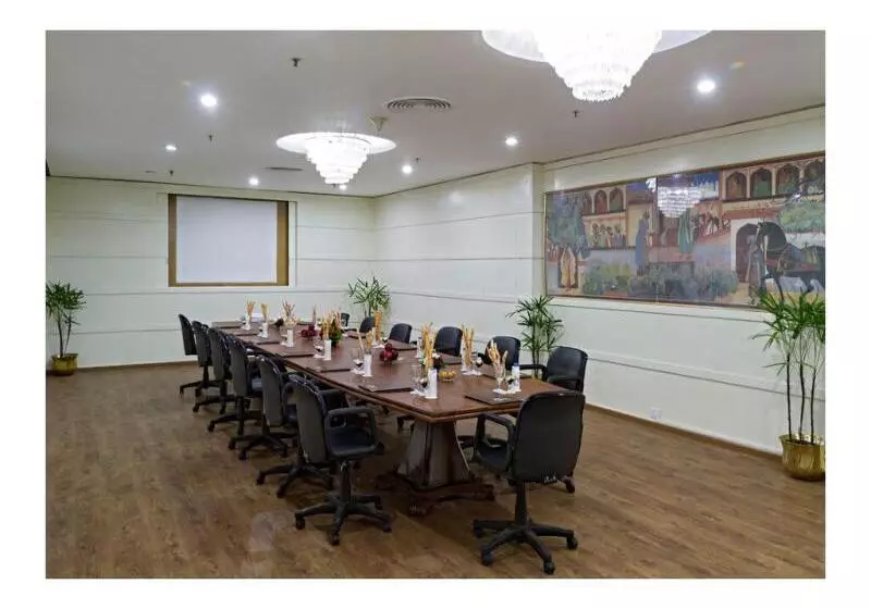 Отель Clarks Avadh