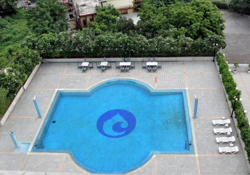 Отель Clarks Avadh