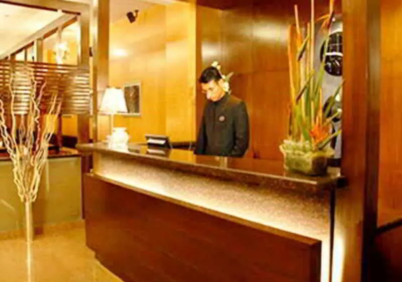 ホテル Comfort Inn The President