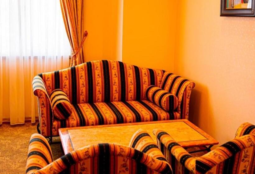 בית מלון כפרי Hachinohe Plaza