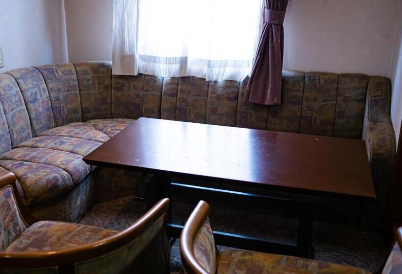 בית מלון כפרי Hachinohe Plaza