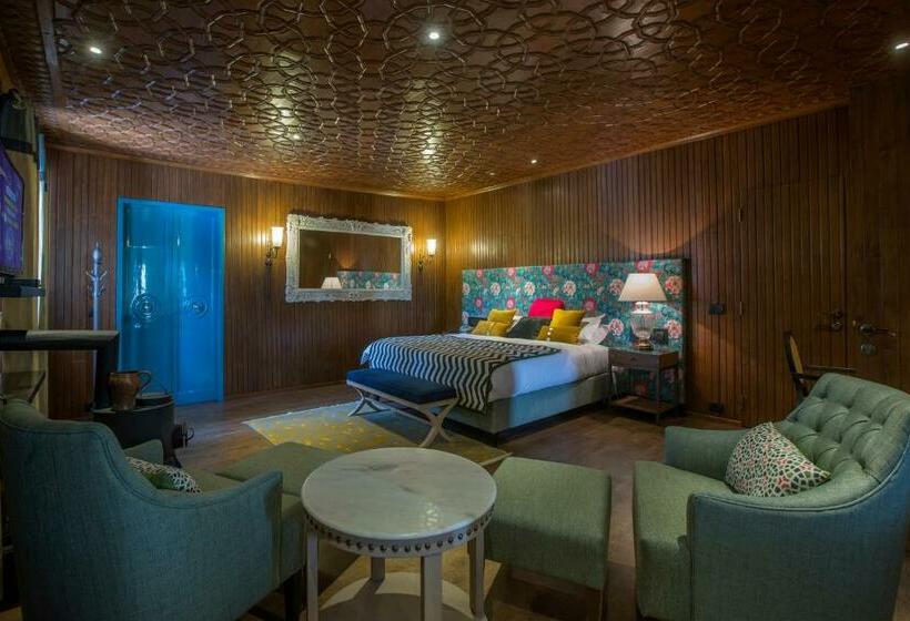 هتل Highlands Park