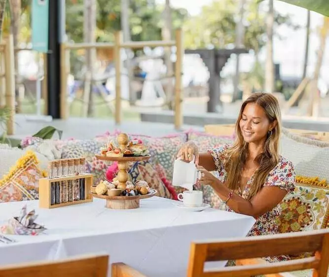 בית מלון כפרי Segara Village