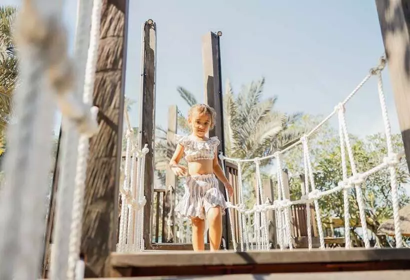 בית מלון כפרי Segara Village