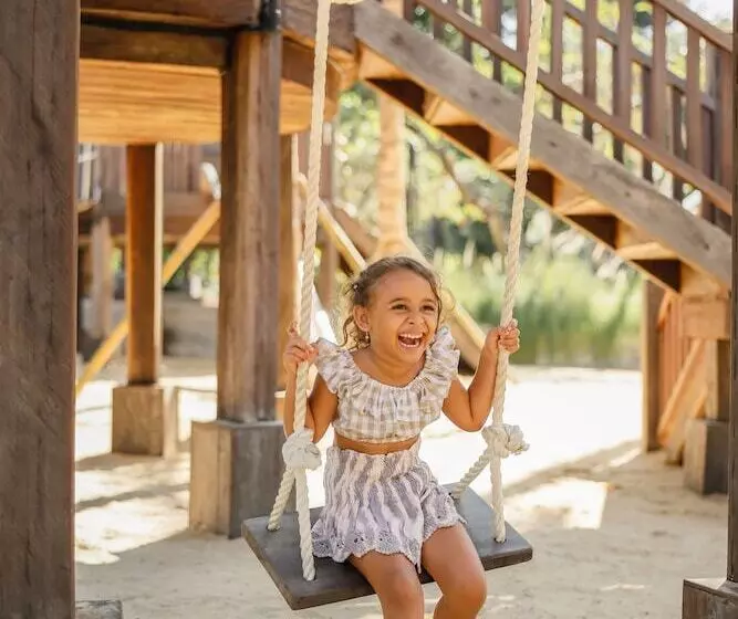 בית מלון כפרי Segara Village