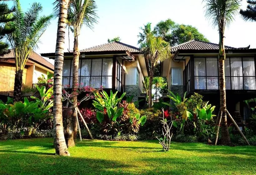 בית מלון כפרי Segara Village