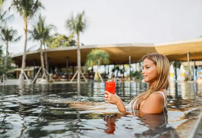 בית מלון כפרי Segara Village