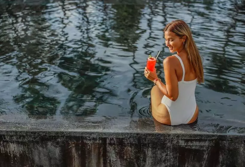 בית מלון כפרי Segara Village