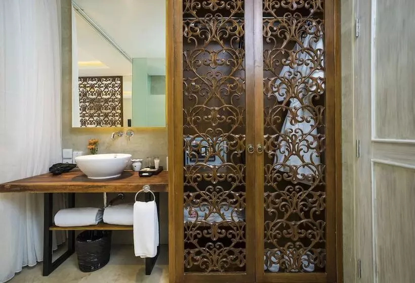 בית מלון כפרי Segara Village