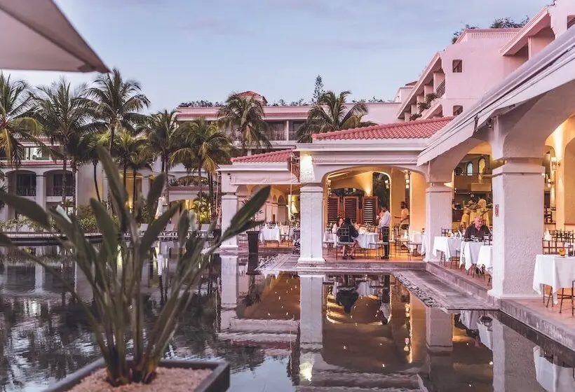 Mauricia Beachcomber Resort & Spa