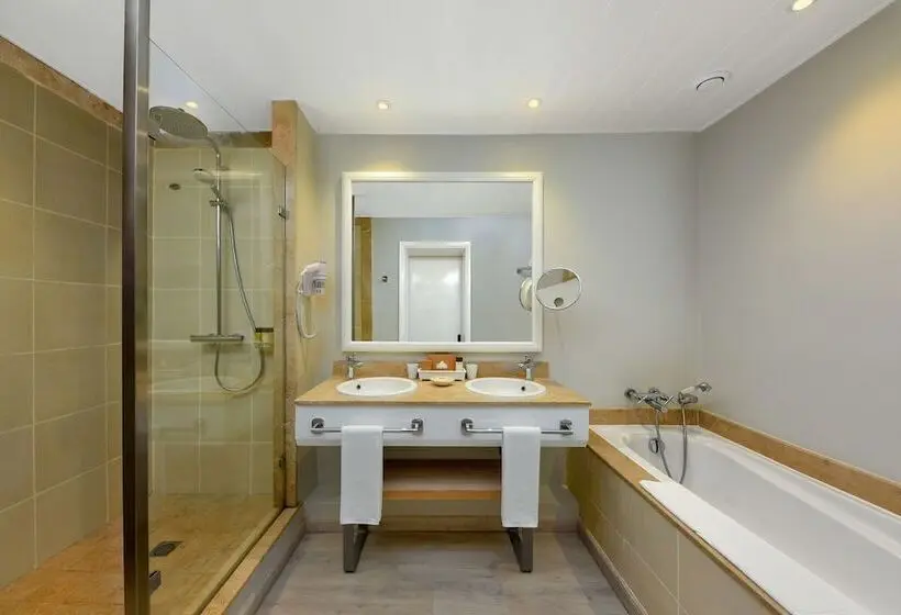 Mauricia Beachcomber Resort & Spa