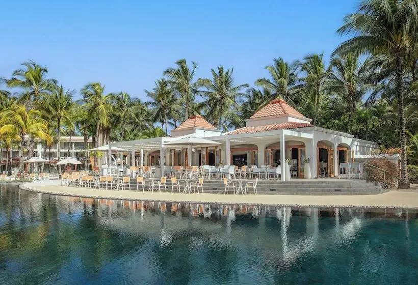 Mauricia Beachcomber Resort & Spa
