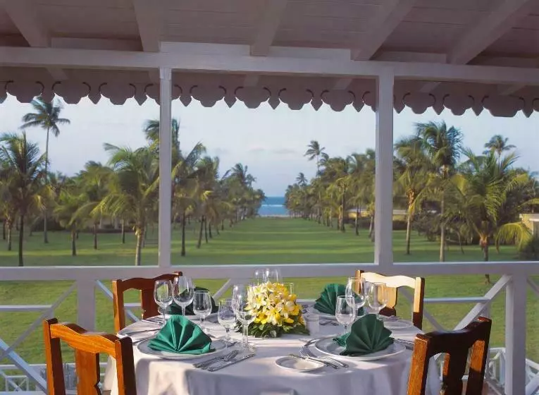 هتل Nisbet Plantation Beach Club