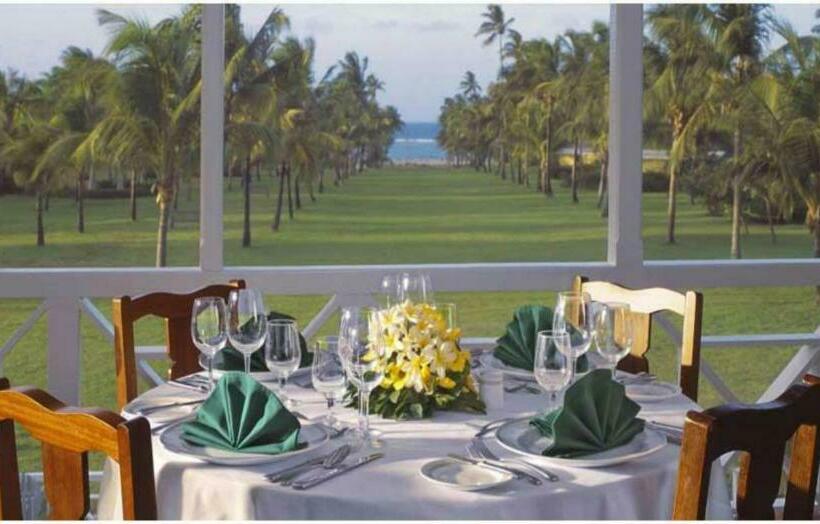 هتل Nisbet Plantation Beach Club