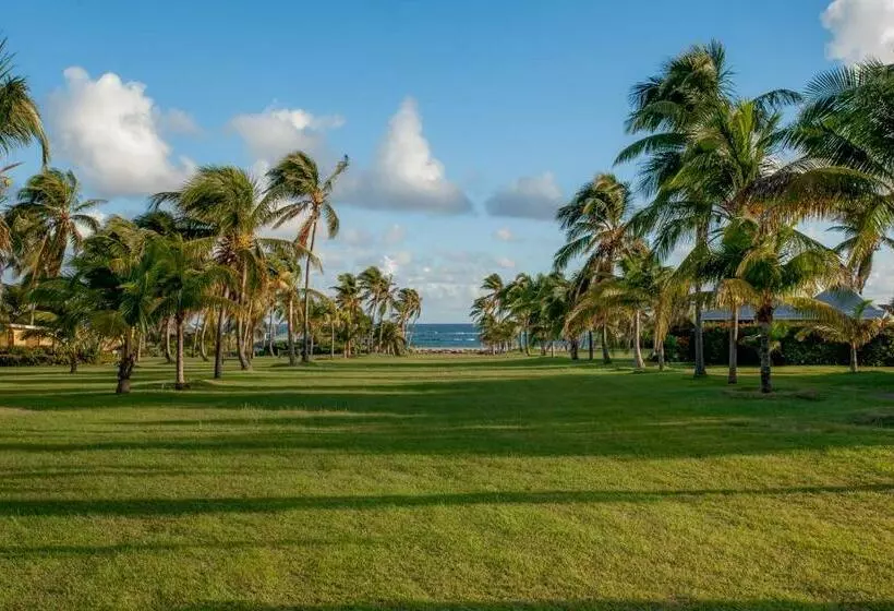 هتل Nisbet Plantation Beach Club