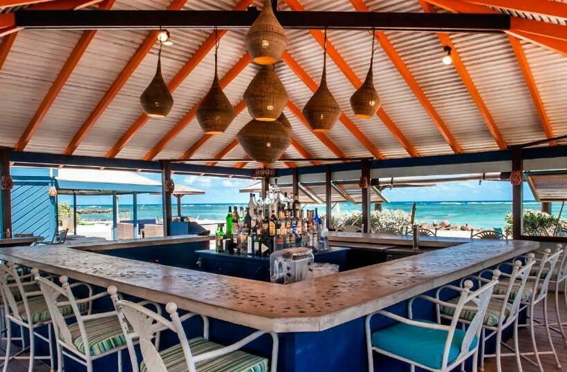 هتل Nisbet Plantation Beach Club