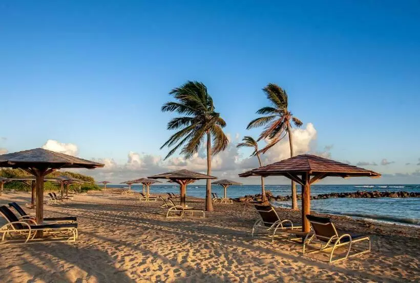 هتل Nisbet Plantation Beach Club