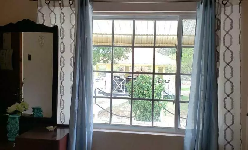 هتل Treasure Beach