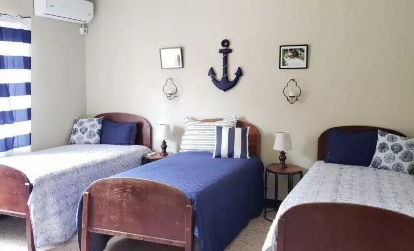 هتل Treasure Beach