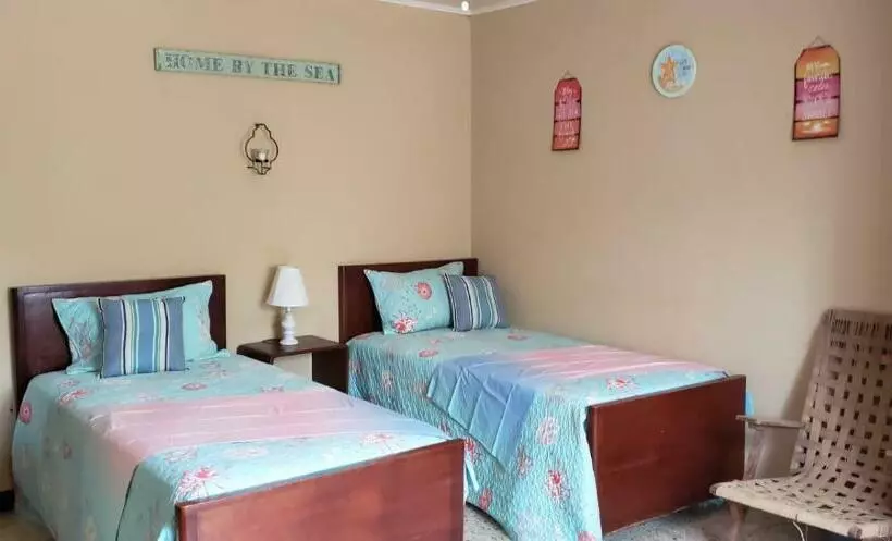 هتل Treasure Beach