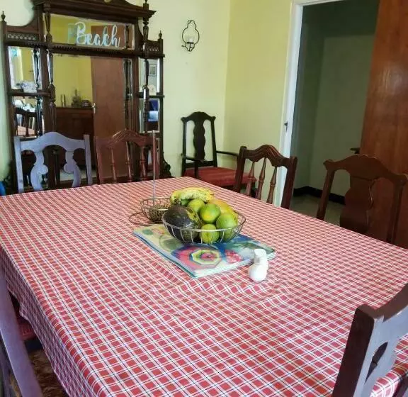 هتل Treasure Beach