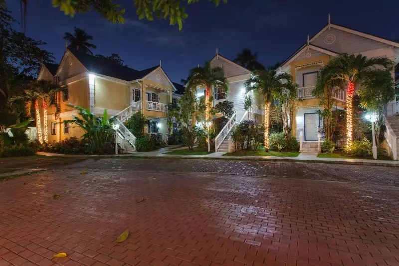 هتل Villa Beach Cottages