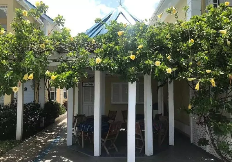 هتل Villa Beach Cottages