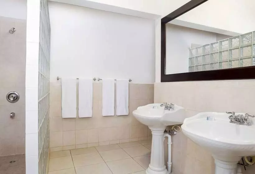 هتل White Sands Negril